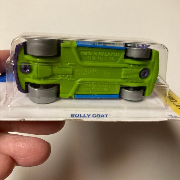 2022 Hot Wheels 62/250 "Bully Goat" 1/10 "HW Art Cars" Series - Purple - Picture 10 of 13